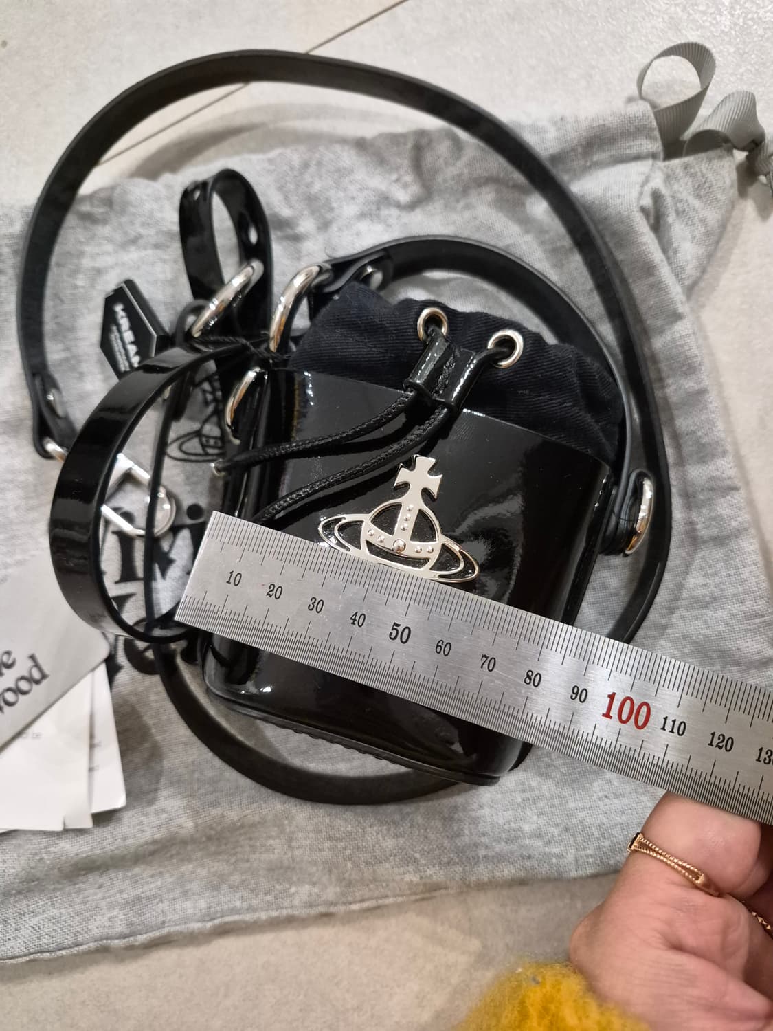 (새상품)비비안 웨스트우드 샤이니 페이턴트 미니백 블랙 상품이미지9