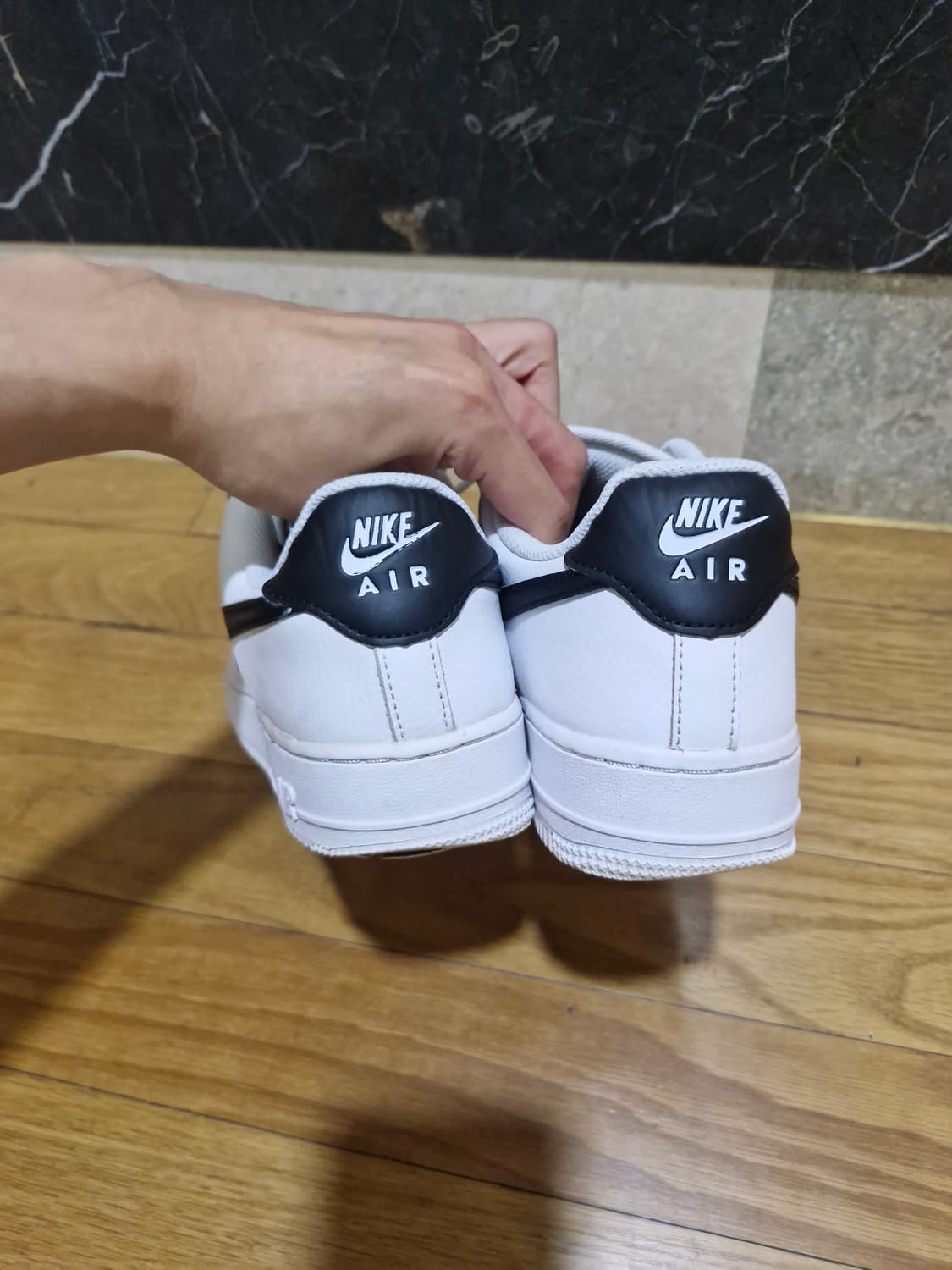 (정품) 나이키 에어포스 블랙화이트 245 상품이미지4