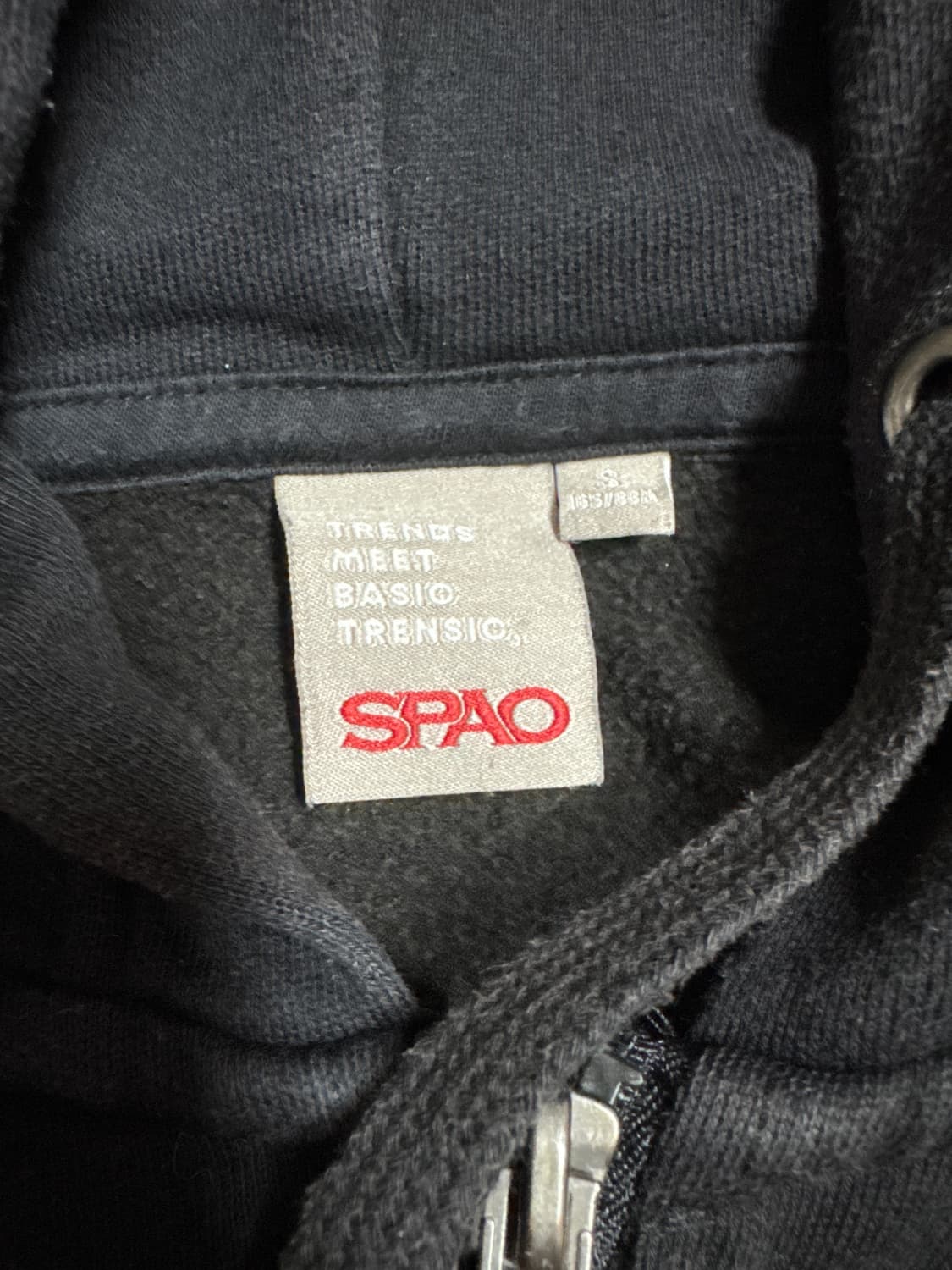 스파오 검정 후드집업 상품이미지3