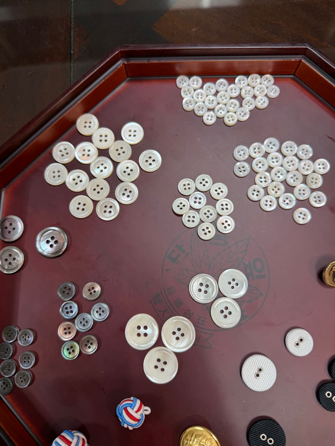 톰브라운 정품 각각의 다양한 단추들 많이있습니다. 새상품 팝니다.!!! 상품이미지5