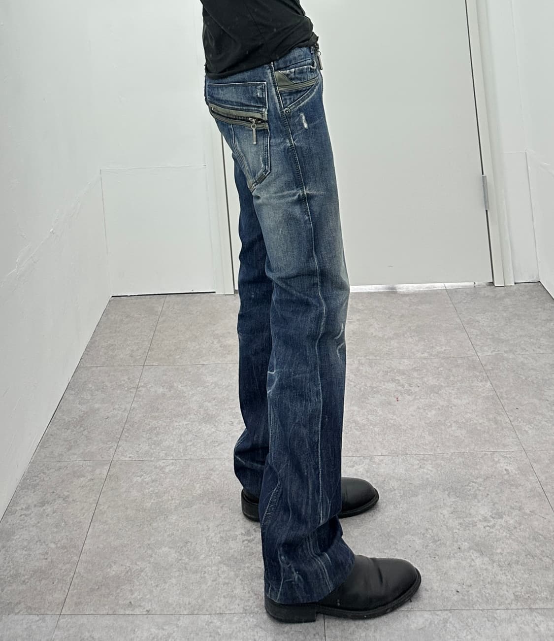 Leather detail zipper denim pants  상품이미지5