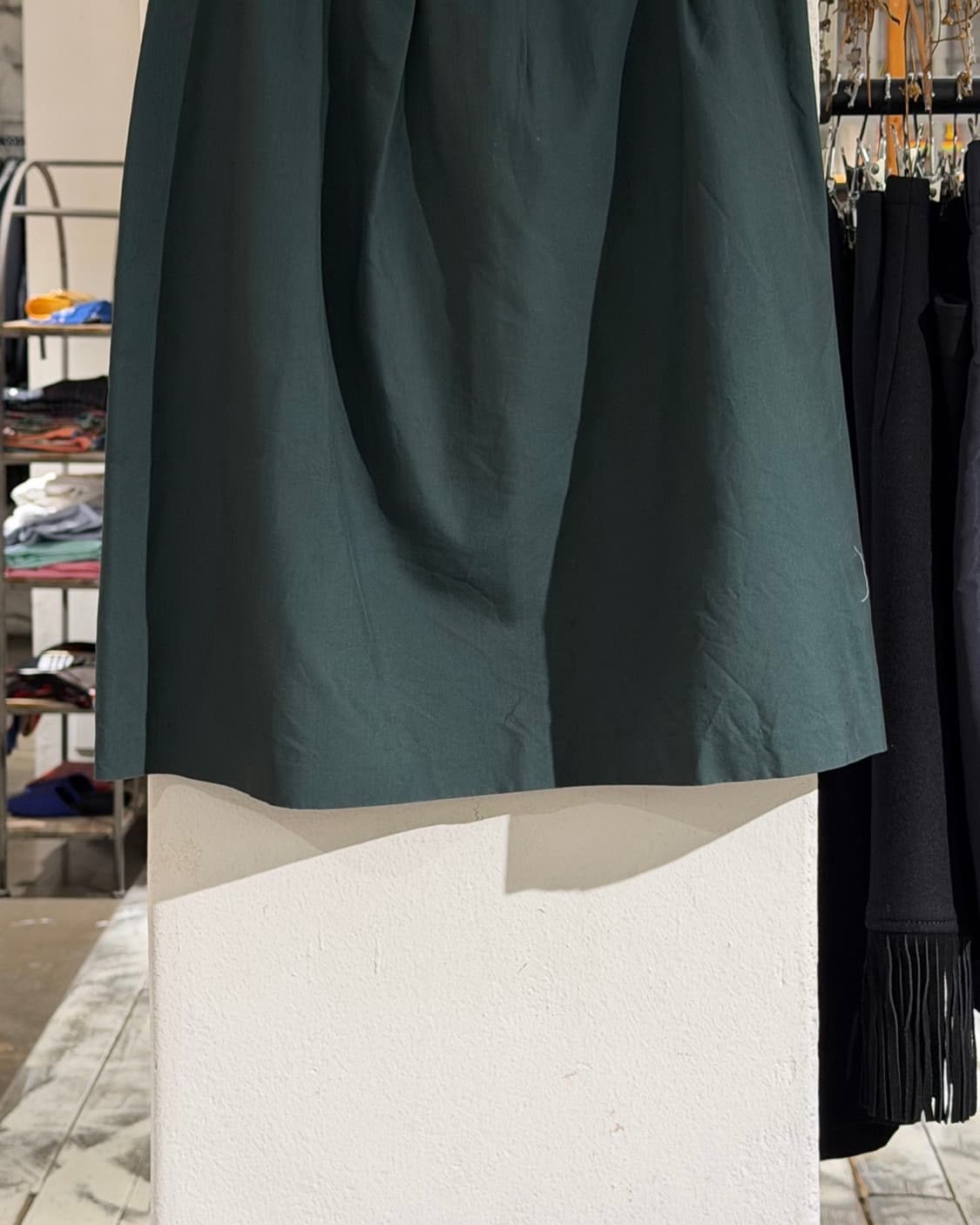 드리스 반 노튼 다크그린 핀턱 플레어 미디 스커트 상품이미지3