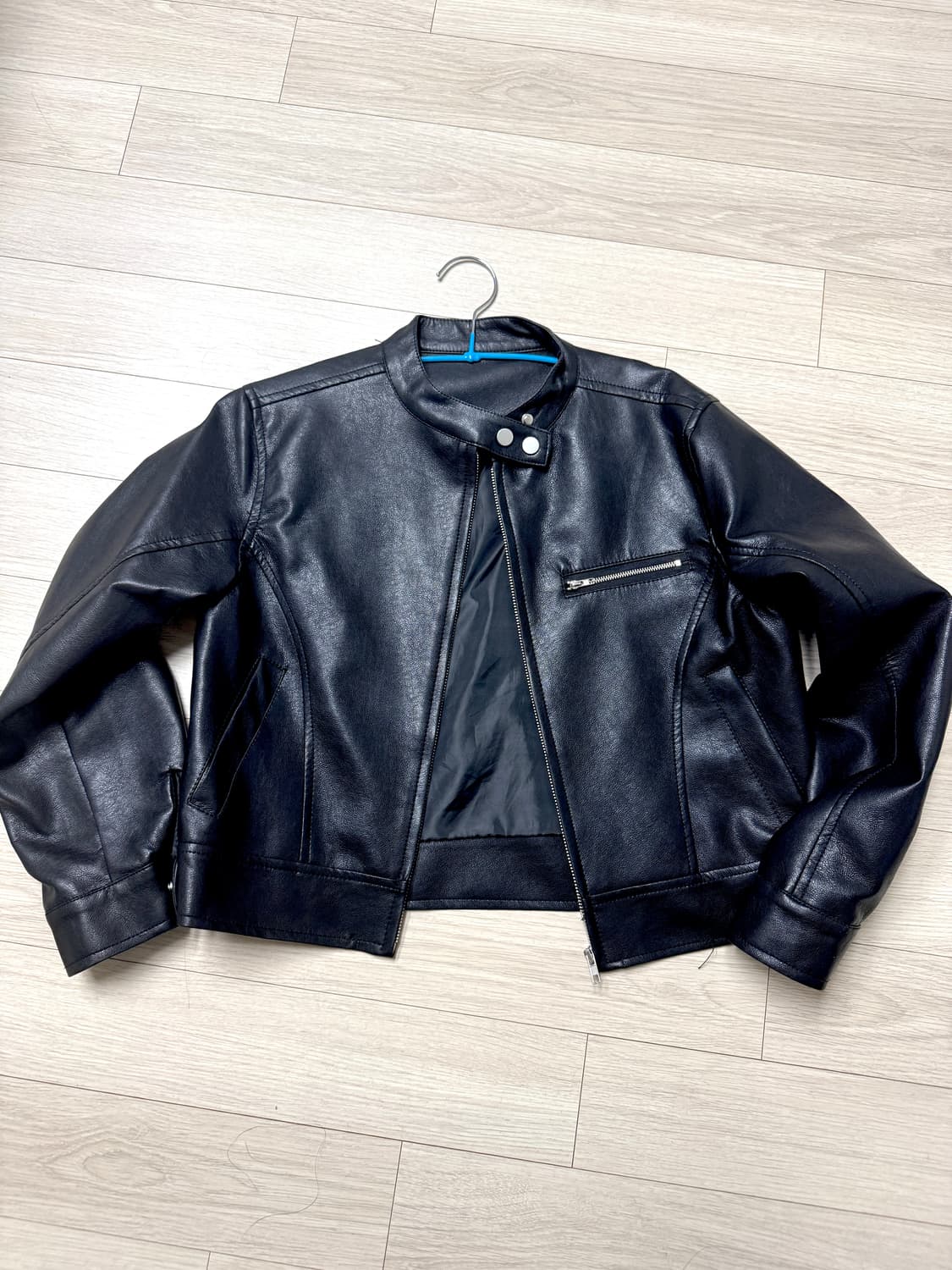 여성 크롭 블랙 레더 바이커 자켓 상품이미지1