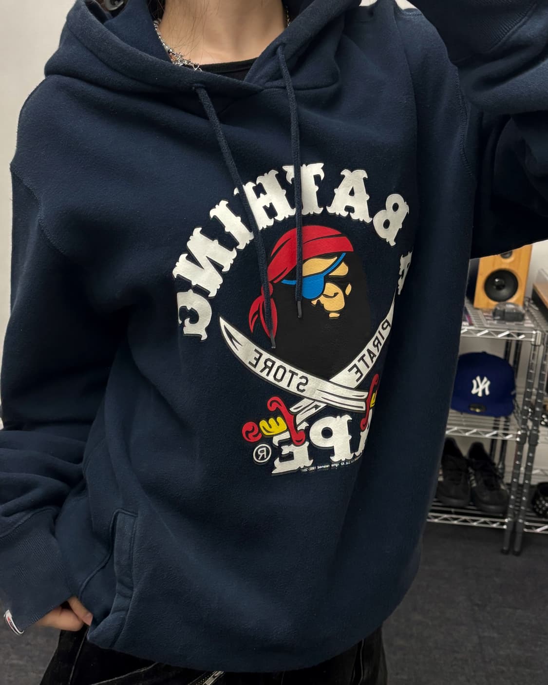 베이프 PIRATES 해적 컬리지 로고 네이비 후드티 상품이미지2