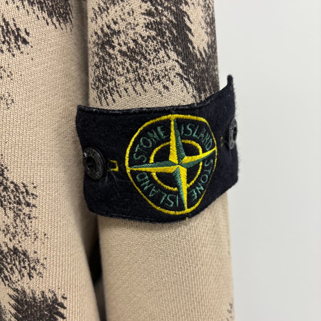 [XL]스톤아일랜드 와펜패치 카모 맨투맨 상품이미지2