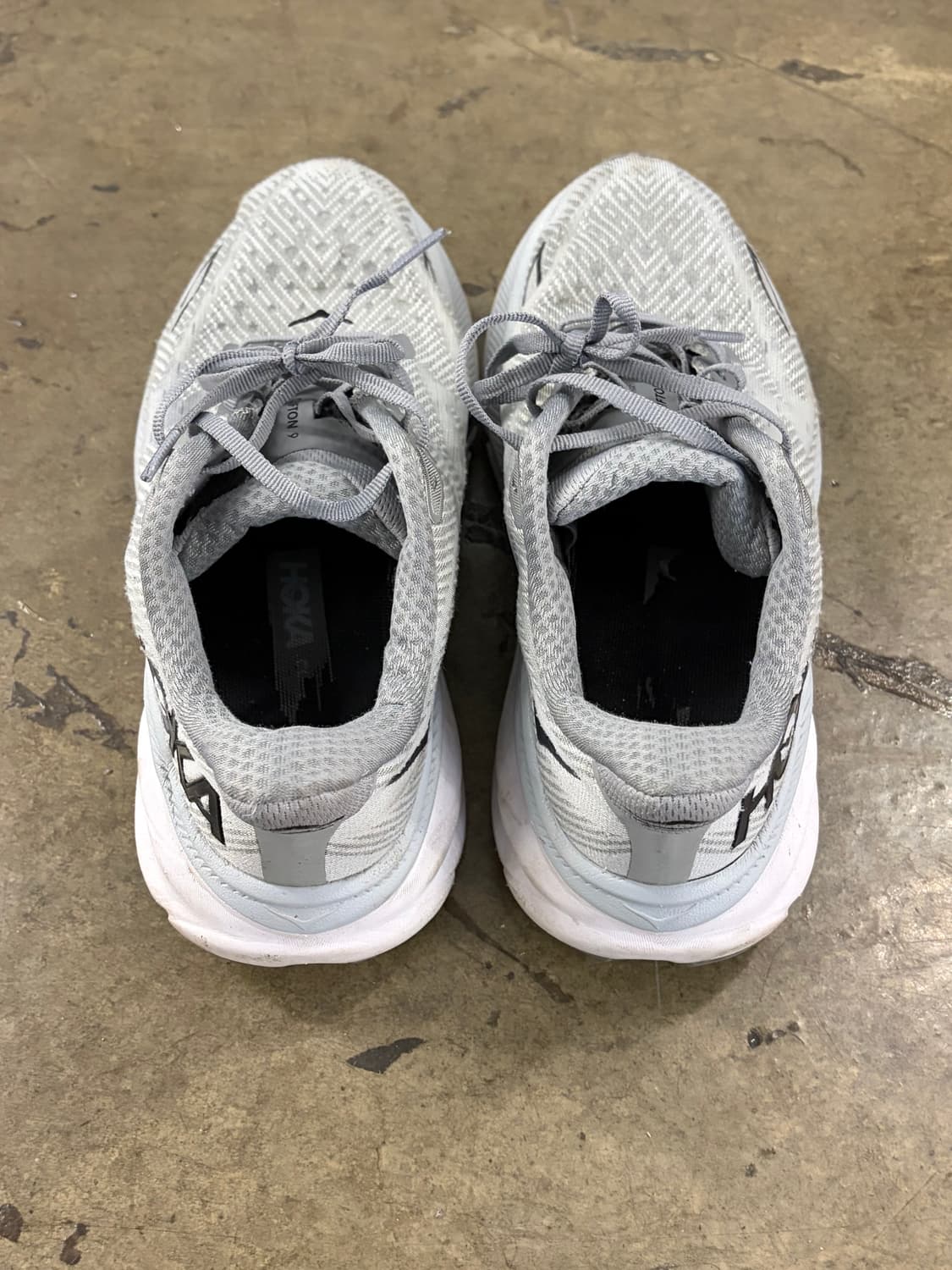 호카 클리프톤 9 회색 런닝화 260mm 상품이미지5