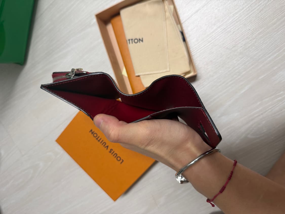 루이비통 에삐 트위스트 반지갑 상품이미지3