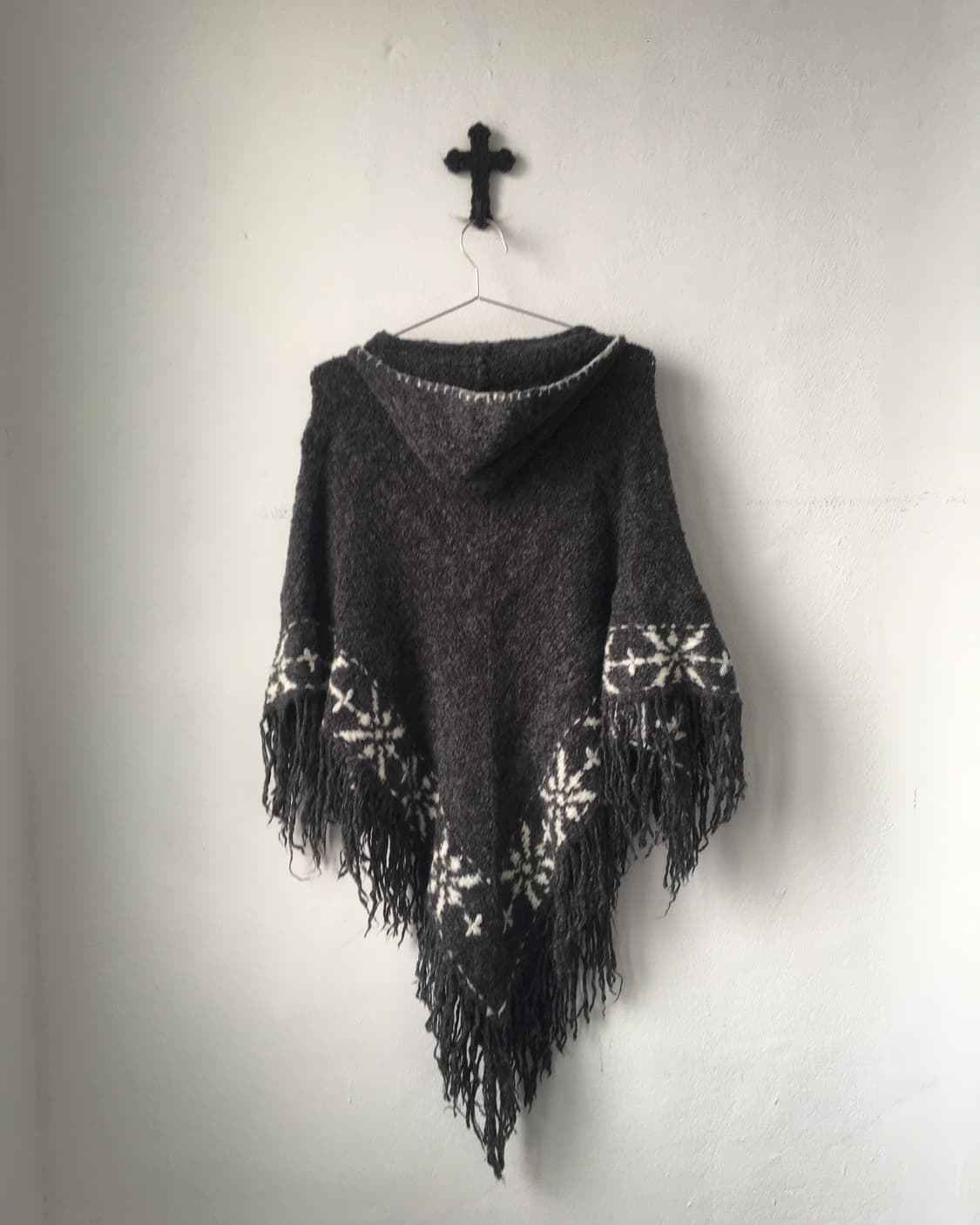 Snow point fringe hood knit cape 상품이미지3