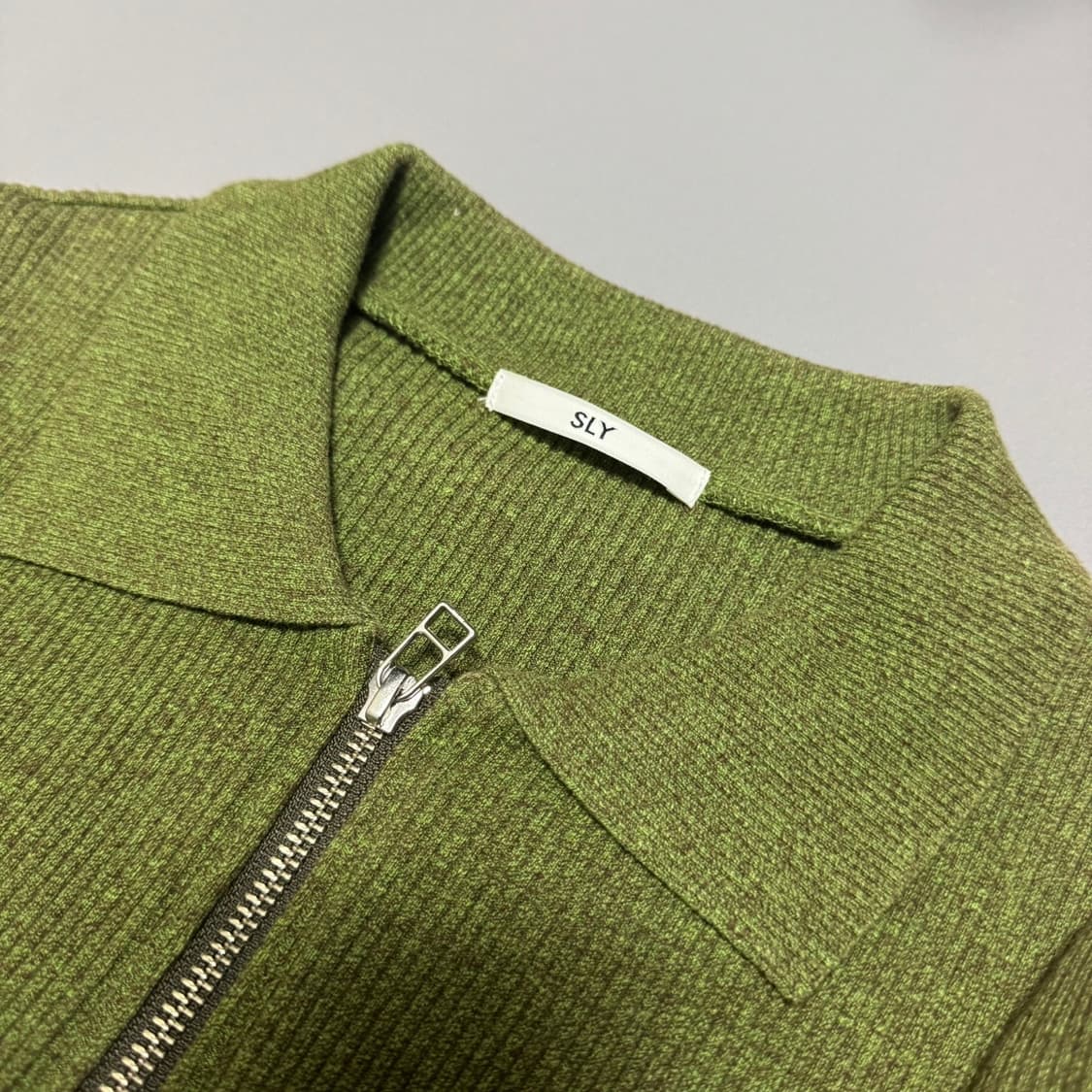 SLY JAPAN 올리브컬러 워시드 리브드 쇼트 집업 가디건 상품이미지3
