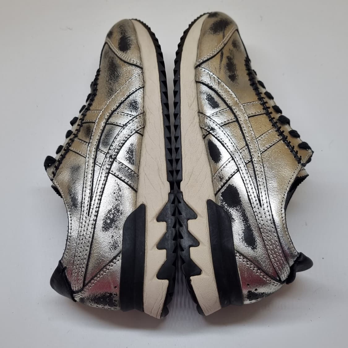 오니츠카타이거 실버 스니커즈 255. 상품이미지6