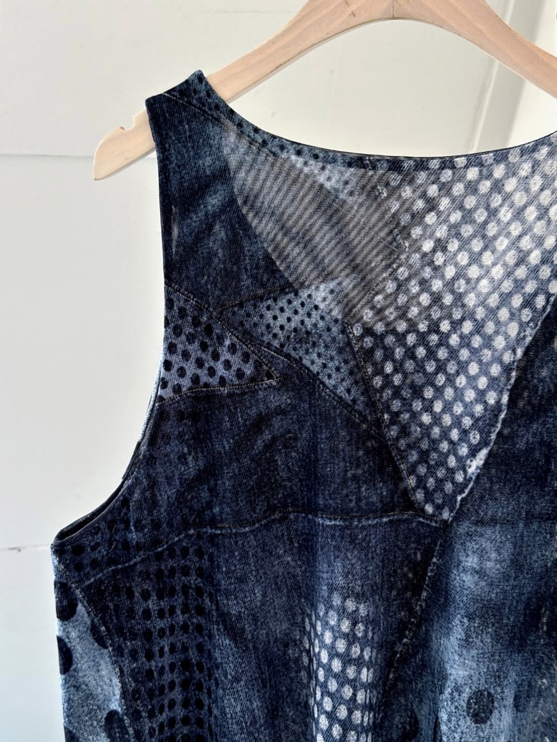 Sheer fabric fake layered sleeveless top 상품이미지8
