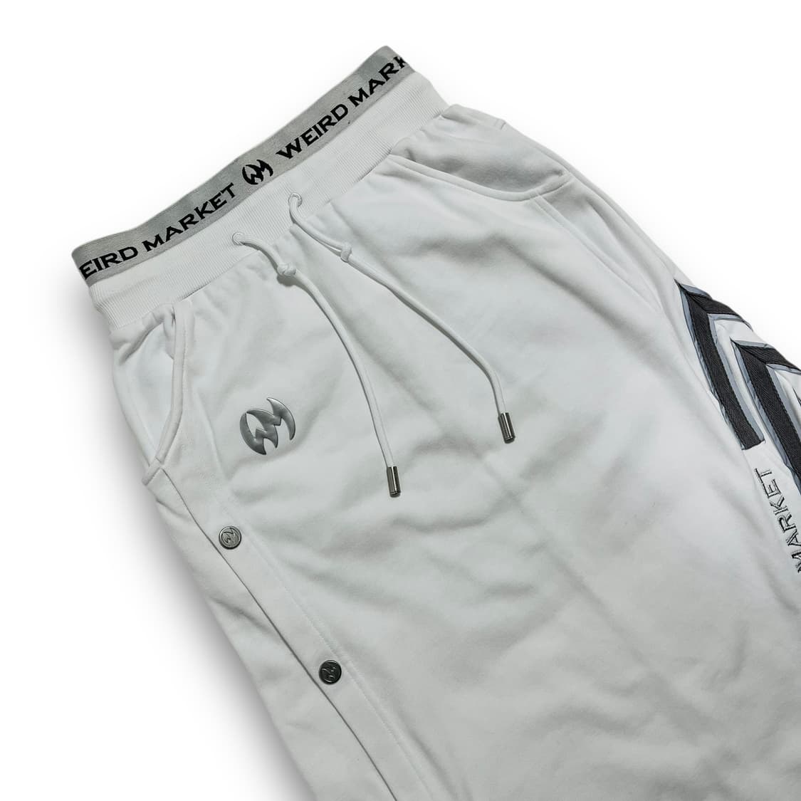 위어드 마켓 복서 로고 프리브 해체주의 삼선 흰 트랙스커트 상품이미지2