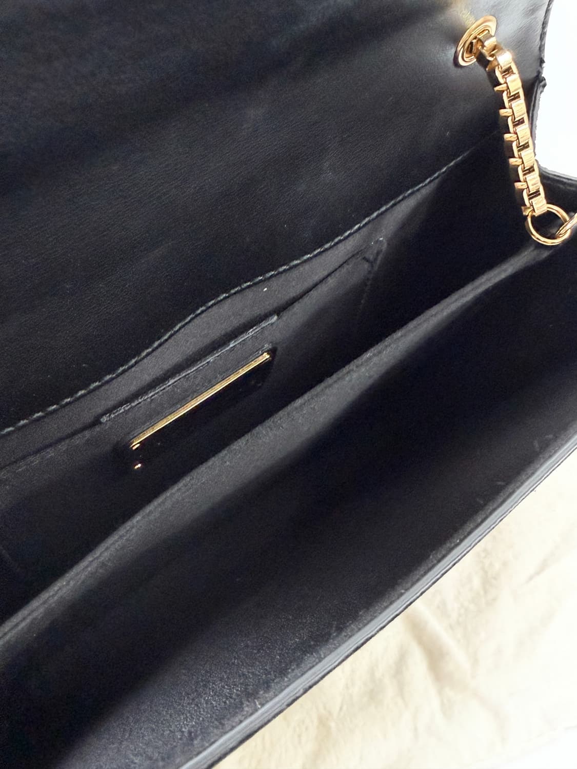 페라가모 스웨이드 시퀸 간치니 체인 크로스백 상품이미지8