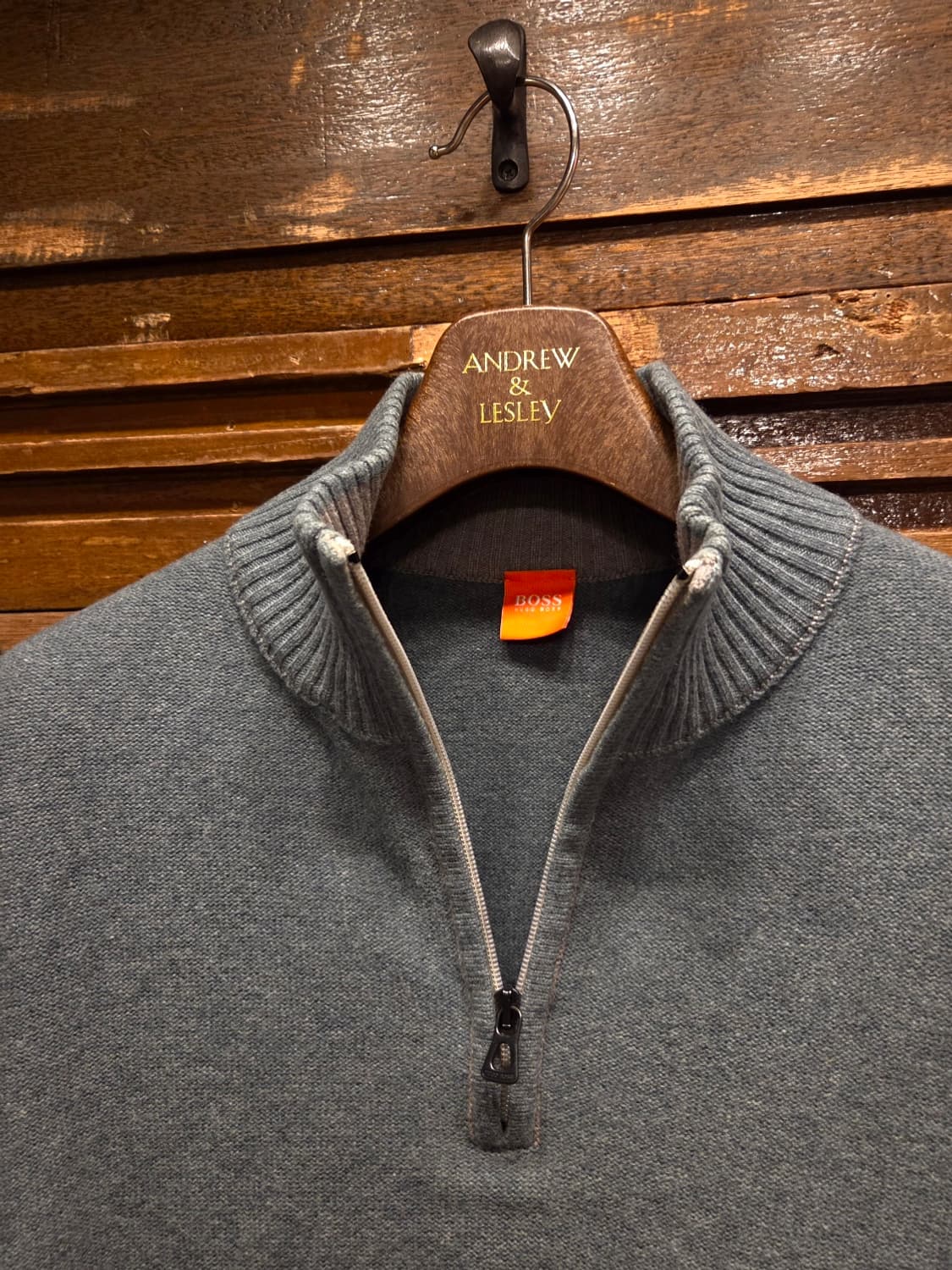 휴고보스 오렌지라벨 짚업니트 상품이미지8