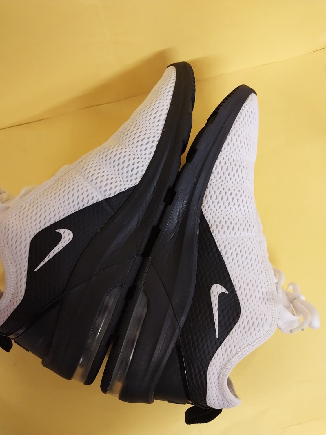 남성 나이키 에어맥스 모션2 블랙 화이트 런닝화, 운동화 (275) 상품이미지7