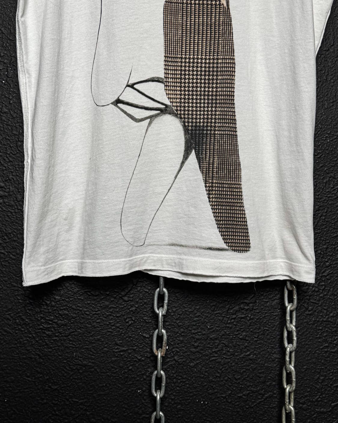 DIESEL Gold – Graphic V-Neck T-Shirt  상품이미지9