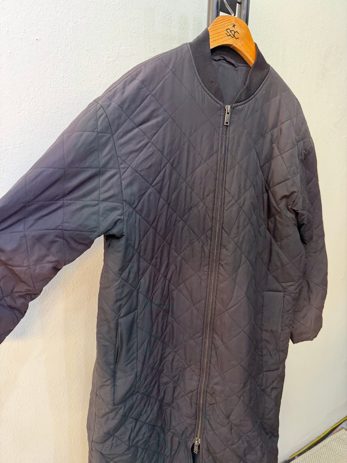 정품) COS 코스 여성 다이아 퀼팅 블랙 봄버 자켓 34 상품이미지2