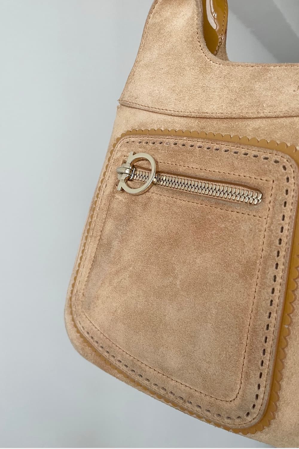 페레가모 스웨이드 핸드백 상품이미지3