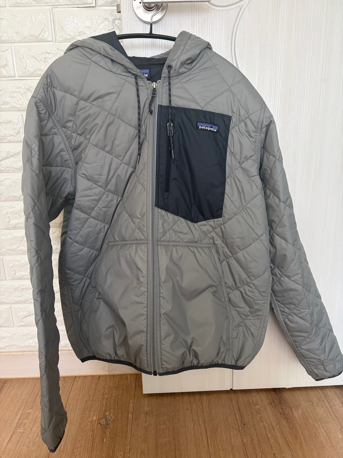 파타고니아 멘즈 다이아몬드 퀄티드 보머 후디M 상품이미지2