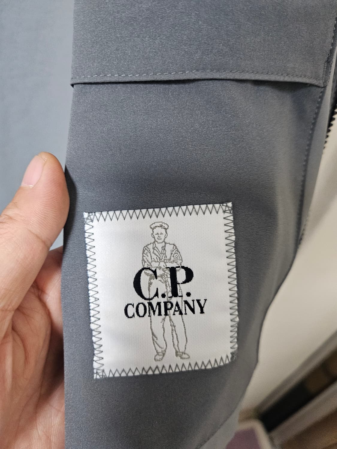 cp컴퍼니 그레이 바람막이 95 상품이미지6