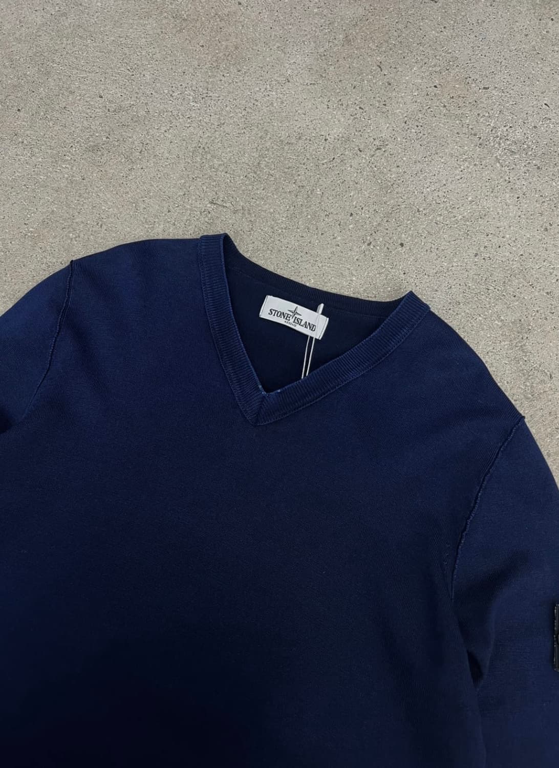 스톤아일랜드 브이넥 니트 L사이즈 상품이미지3