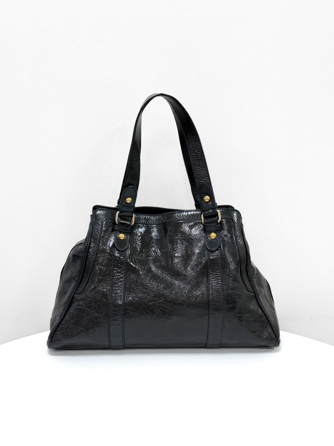 펜디 블랙 샤인 레더 스터드 숄더백 상품이미지3