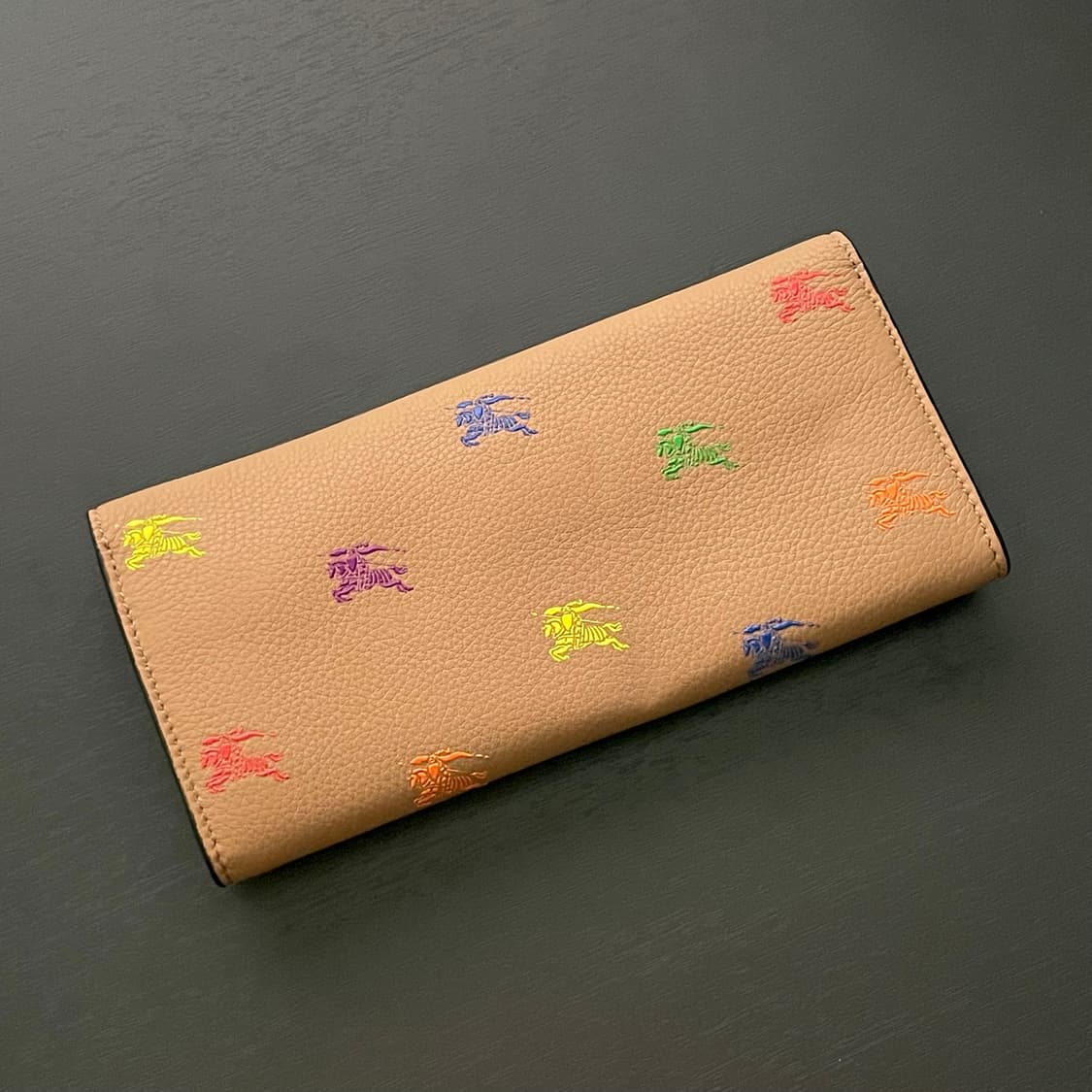 [새상품, 풀구성] 버버리 레더 기사 지갑 장지갑 Hollee EKD 상품이미지8