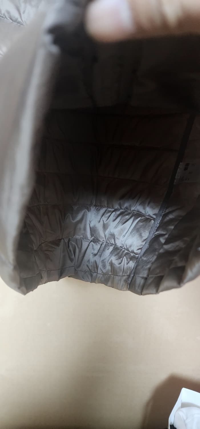 유니클로 여성 덕다운 패딩조끼 L사이즈 상태굿 상품이미지4