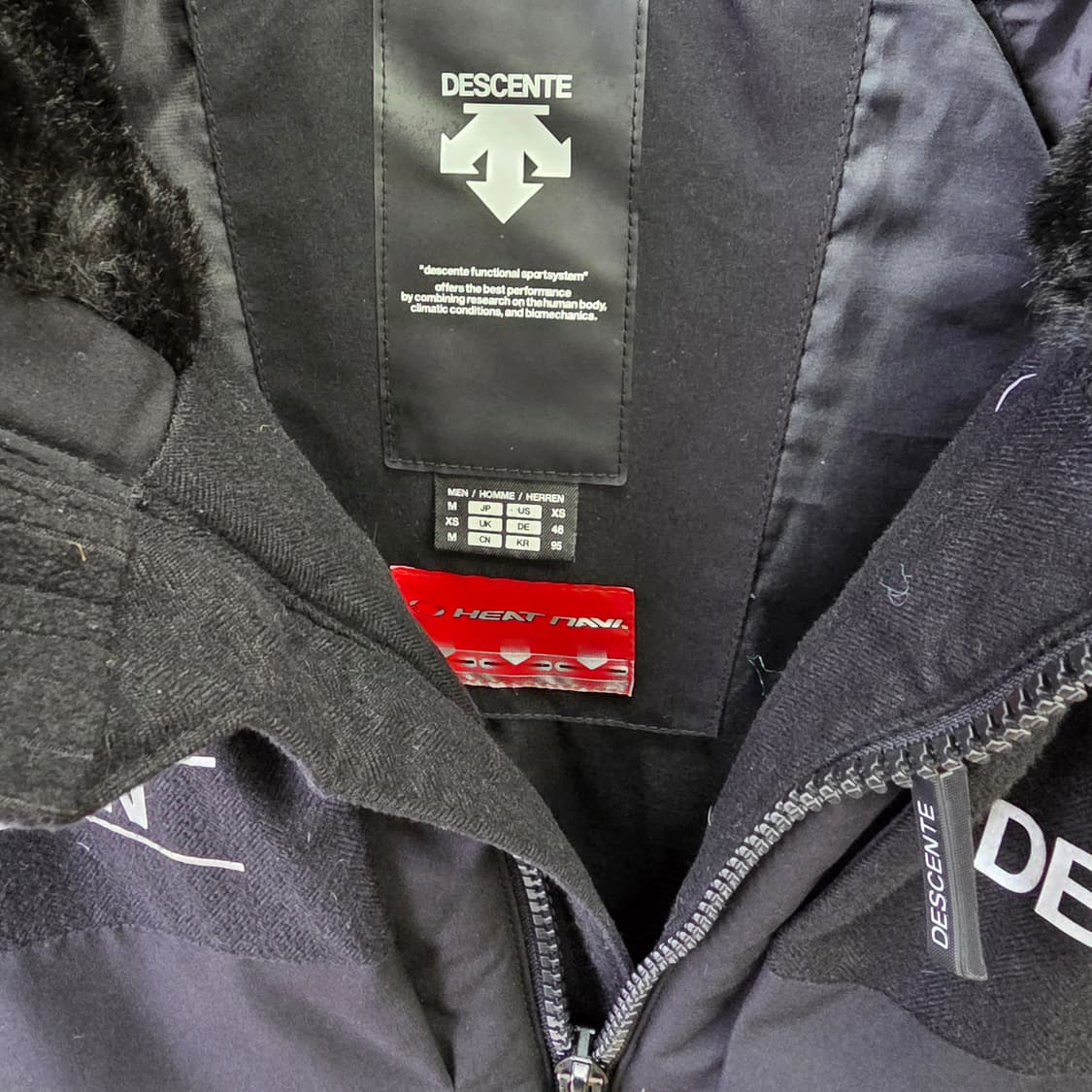 데상트 스위스팀 아우디 겨울패딩 점퍼 95-100 상품이미지2