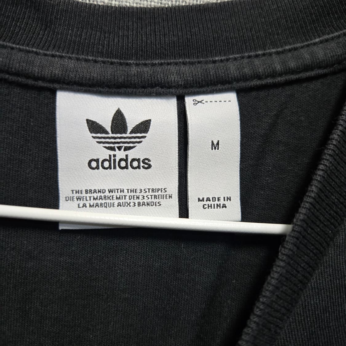 아디다스 라지로고 블랙 크롭 반팔 티셔츠  상품이미지4