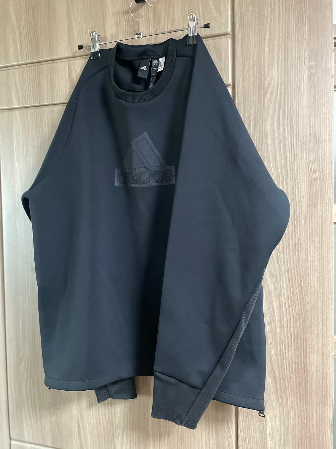 아디다스 맨투맨 블랙 A/M 상품이미지2