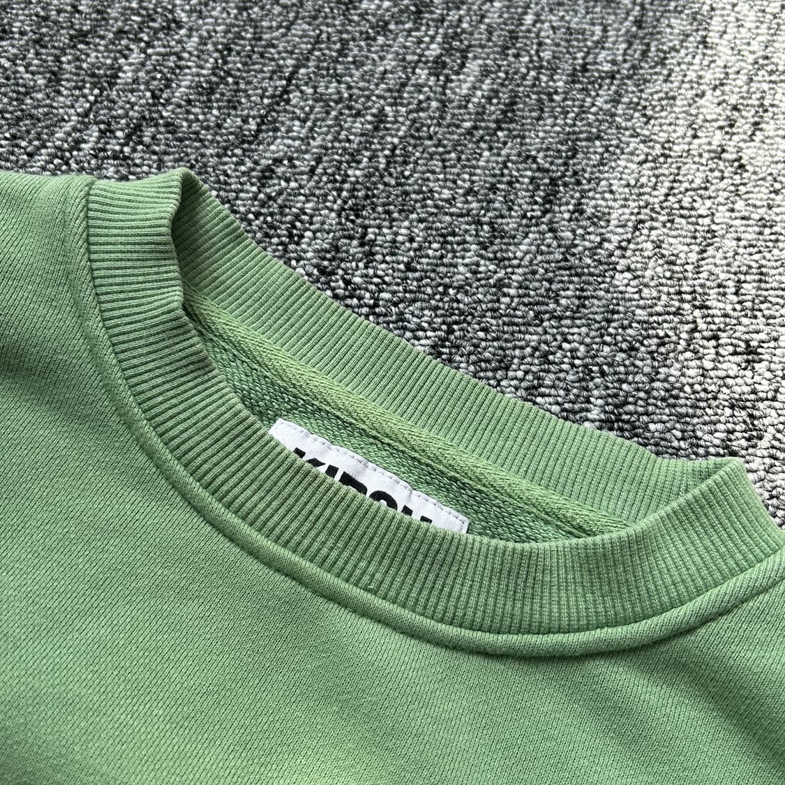 키르시 빅 체리 그린 맨투맨 상품이미지5