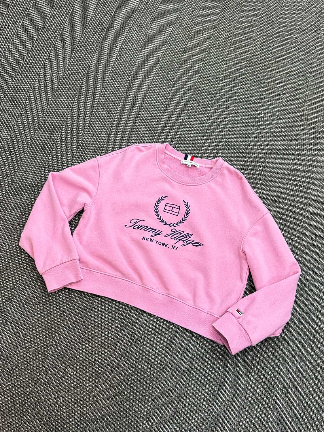 타미힐피거 크롭 맨투맨 상품이미지1