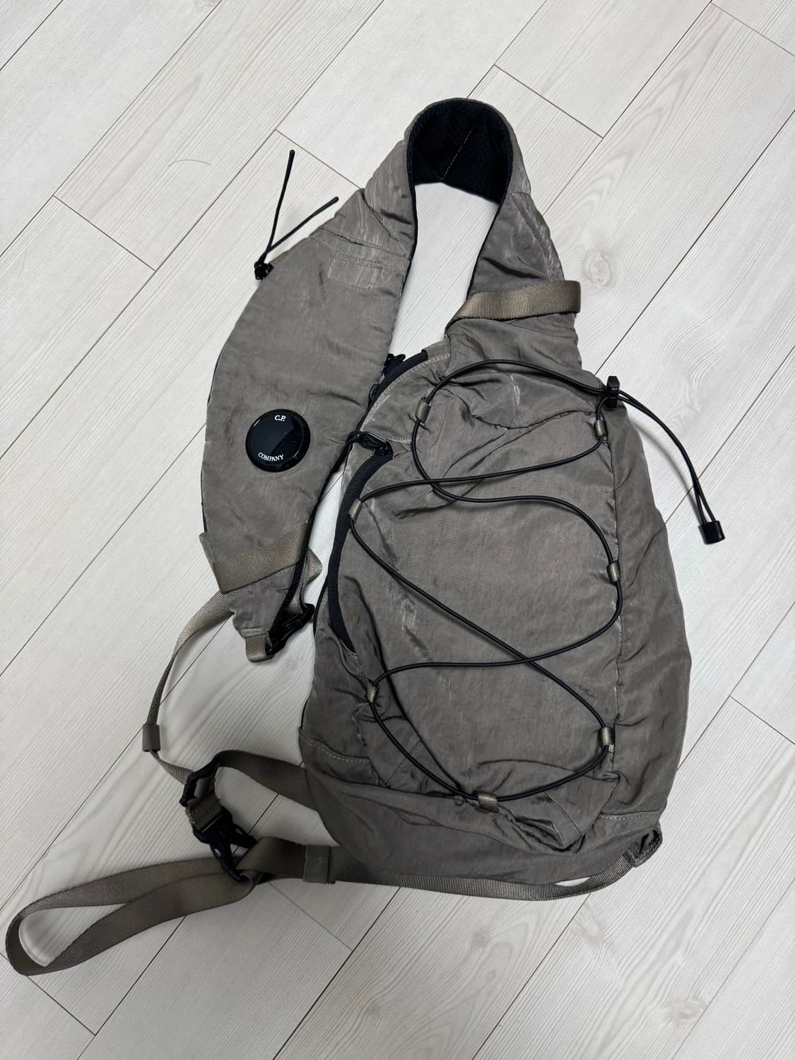 CP컴퍼니 나일론B크로스바디백 상품이미지1