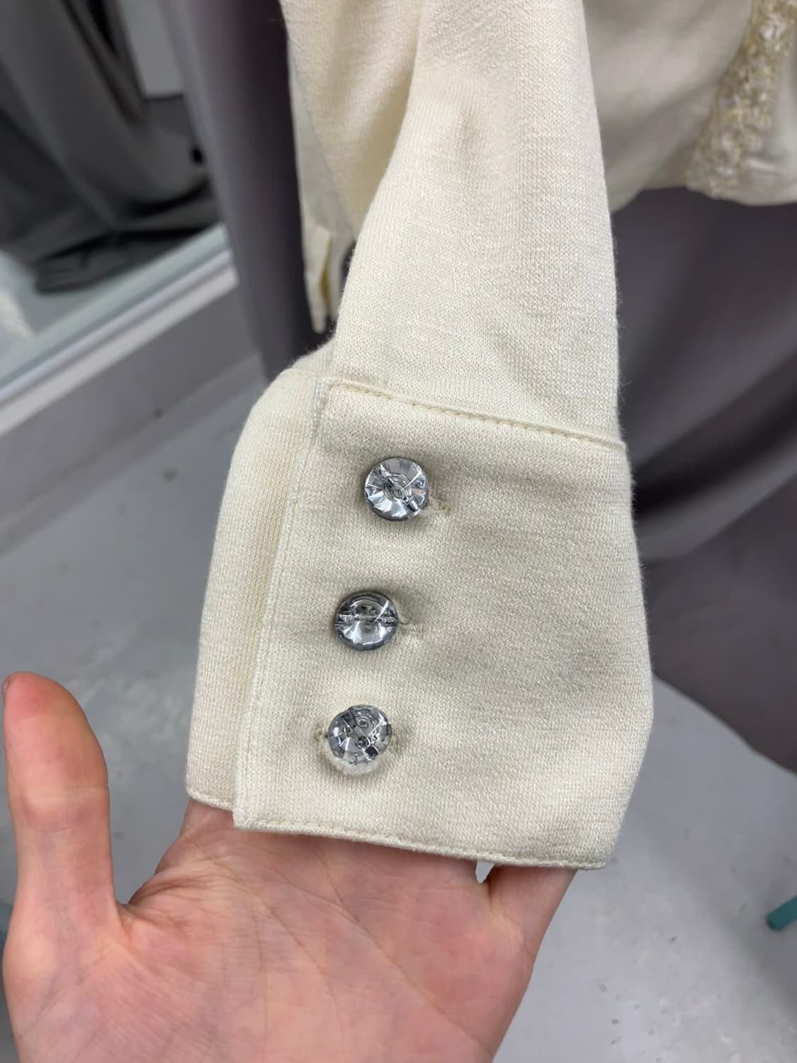 버터컬러 앞셔링 블라우스 상품이미지3