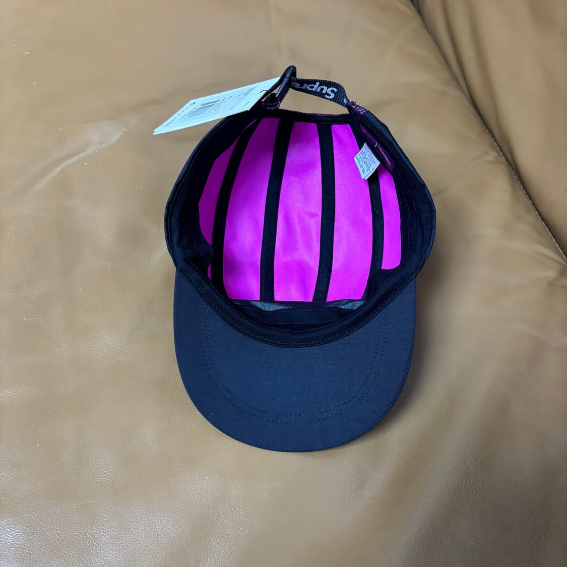 슈프림 x 나이키 트레일 블랙 퍼플 러닝 캠프캡 모자 (Black) 상품이미지6