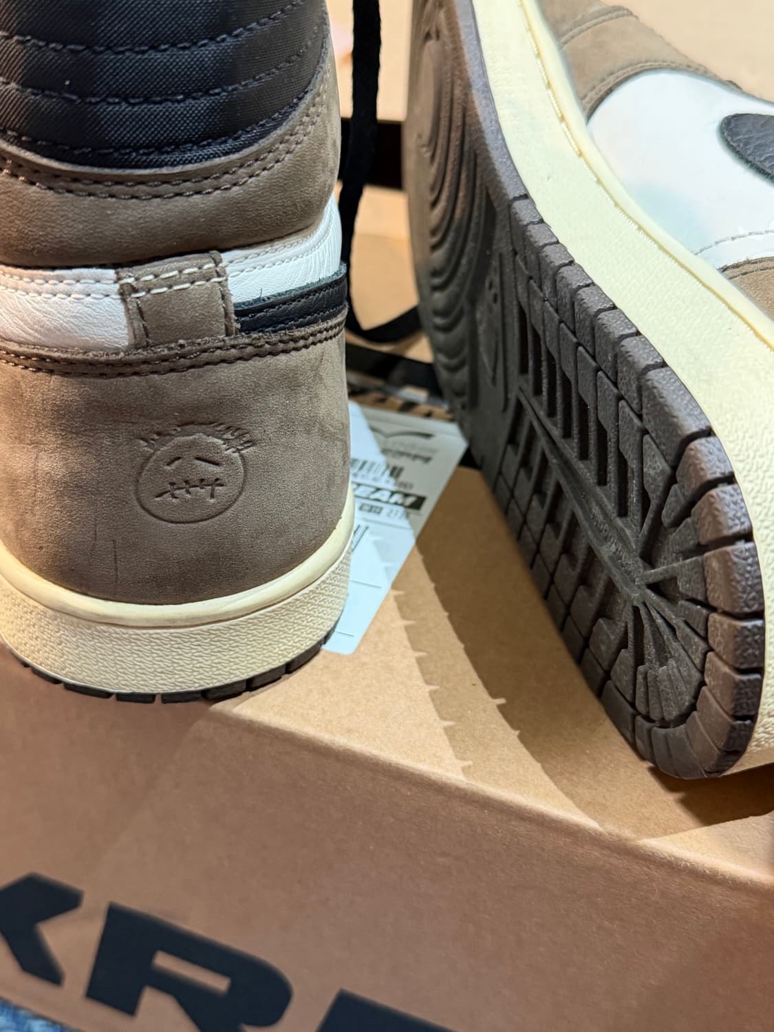 트래비스 스캇 조던 1 하이 OG 270 나코탭 상품이미지2