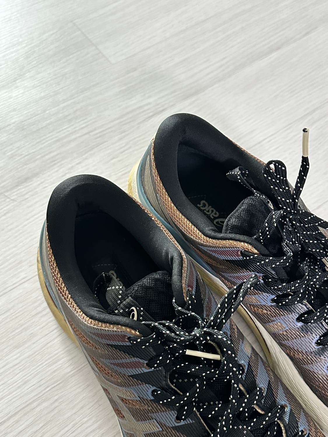 [265]아식스 FN3-S 젤 카야노 28 (앤트러사이트 앤티크 골드) 상품이미지3