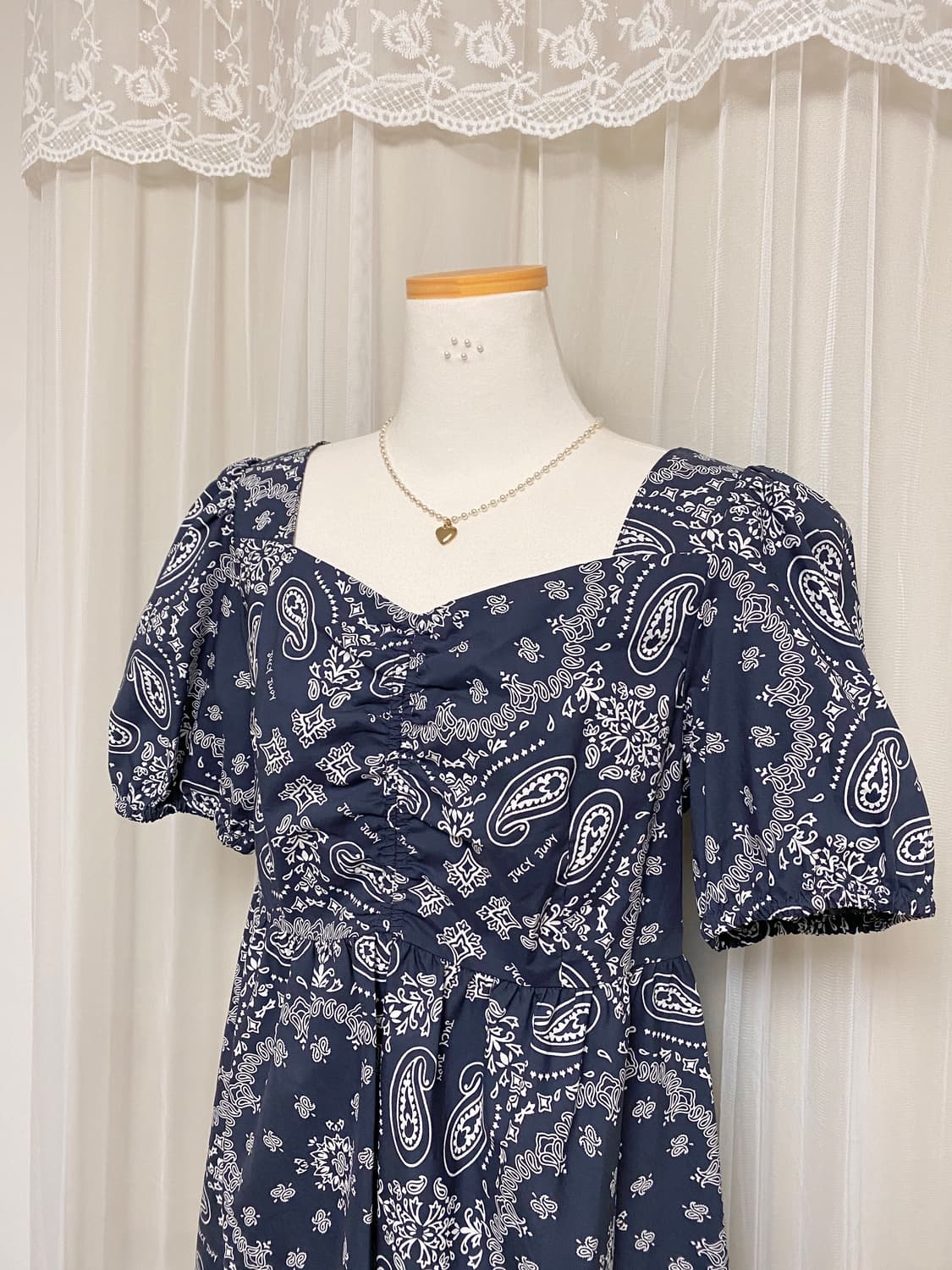 (새상품) 쥬시쥬디 네이비 면 코튼 스퀘어넥 페이즐리 셔링 미니 원피스 상품이미지2