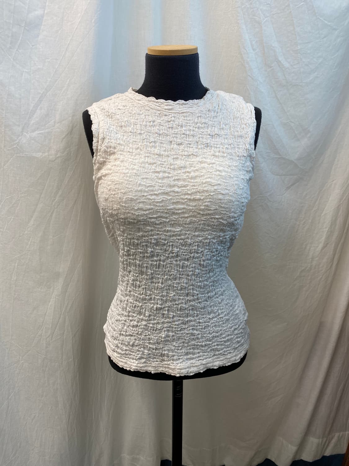 웜화이트 링클드 민소매탑(M) 상품이미지1