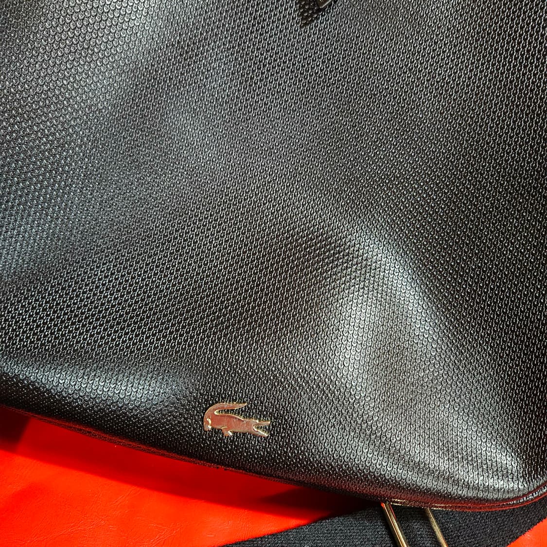 라코스테(Lacoste) 가죽 시그니쳐 스틸 로고 크로스백 상품이미지4