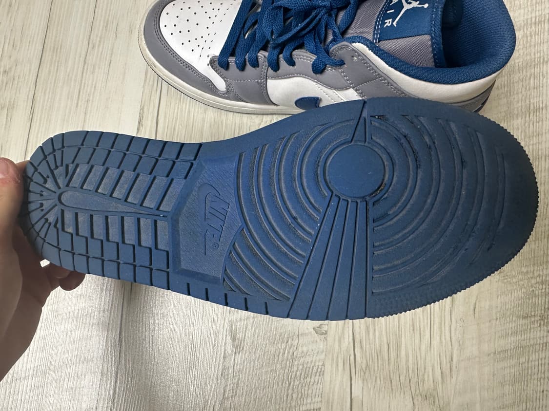 조던 1 미드 시멘트 그레이 트루 블루 상품이미지4