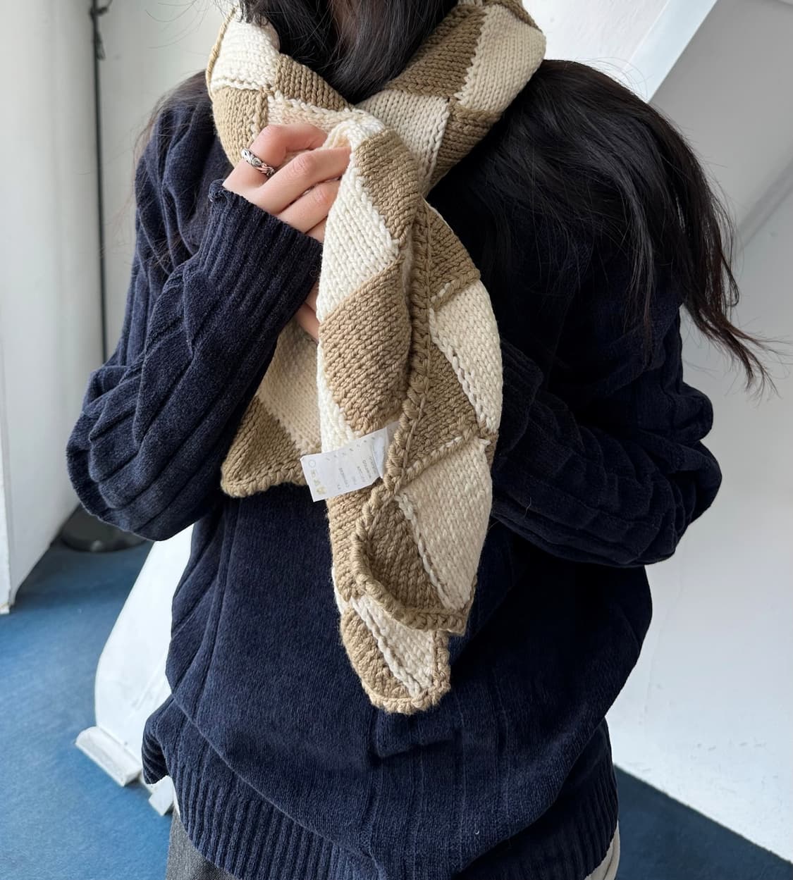 Coludy touch middle gauge knit button 상품이미지4