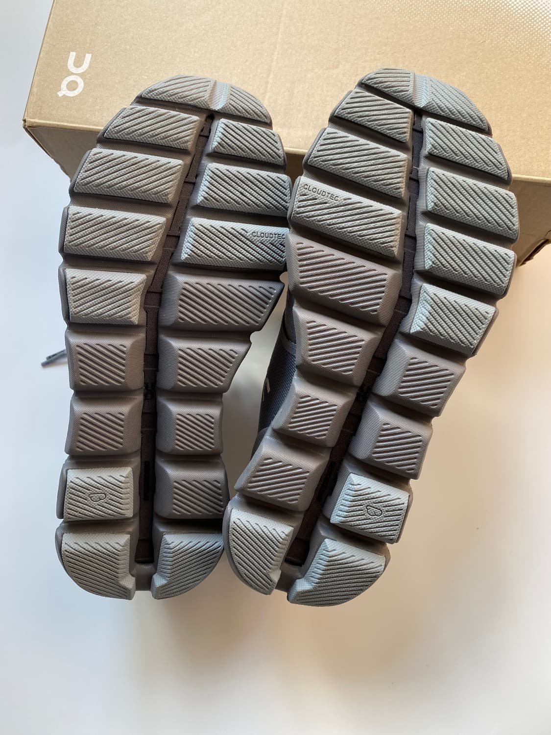 (새상품) 온러닝 클라우드 x3 미스트락 온 on 김원중 신발 상품이미지8