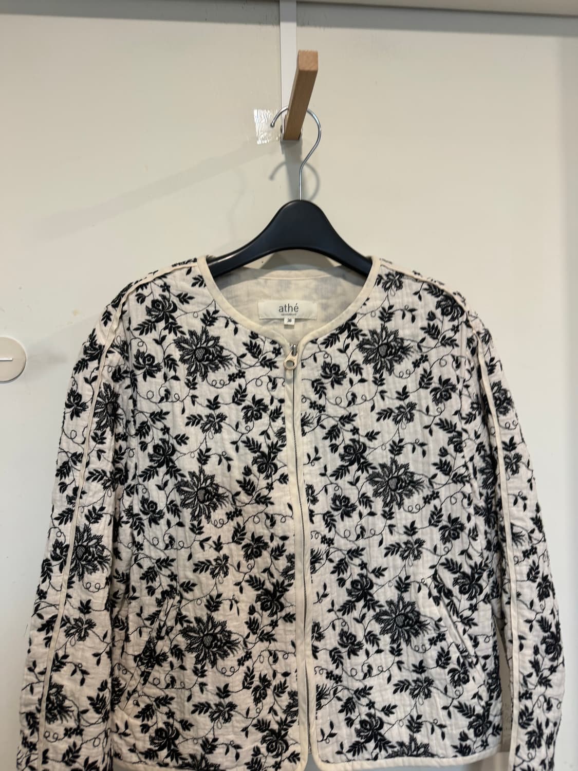 athe 아떼 바네사브루노 자수 플라워 봄버 자켓 상품이미지5