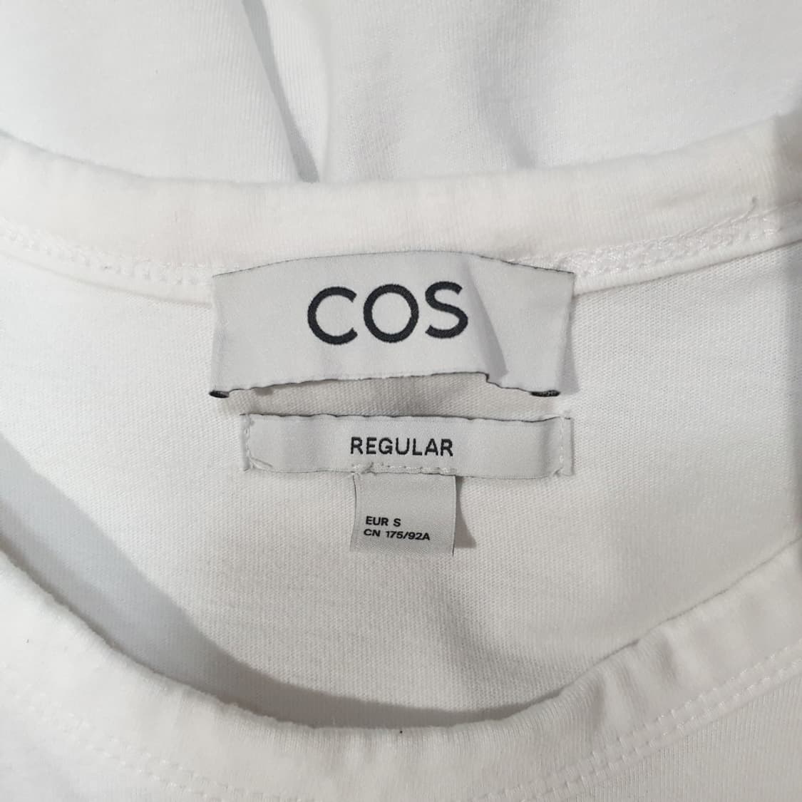 코스 COS 남성 레귤러핏 미드웨이트 브러쉬드 티셔츠 S 상품이미지4