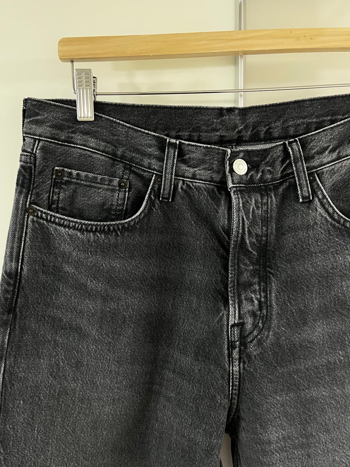 cos 시그니처 스트레이트 레그 진 31/32 워시드 블랙 상품이미지4