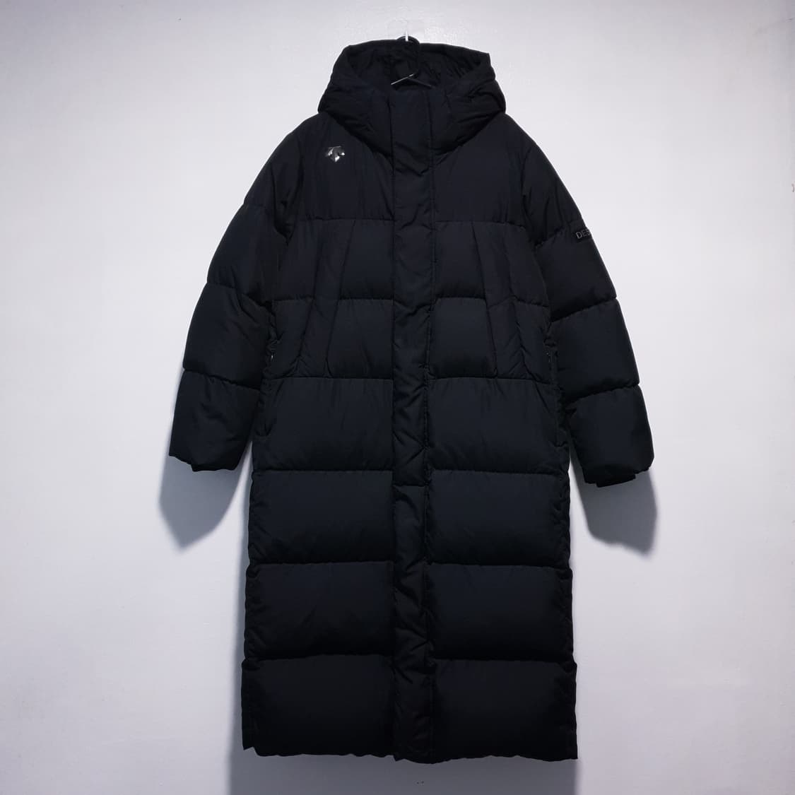 실측 M (95) 데상트 캐논 구스다운 롱패딩 후드 점퍼 블랙 상품이미지3