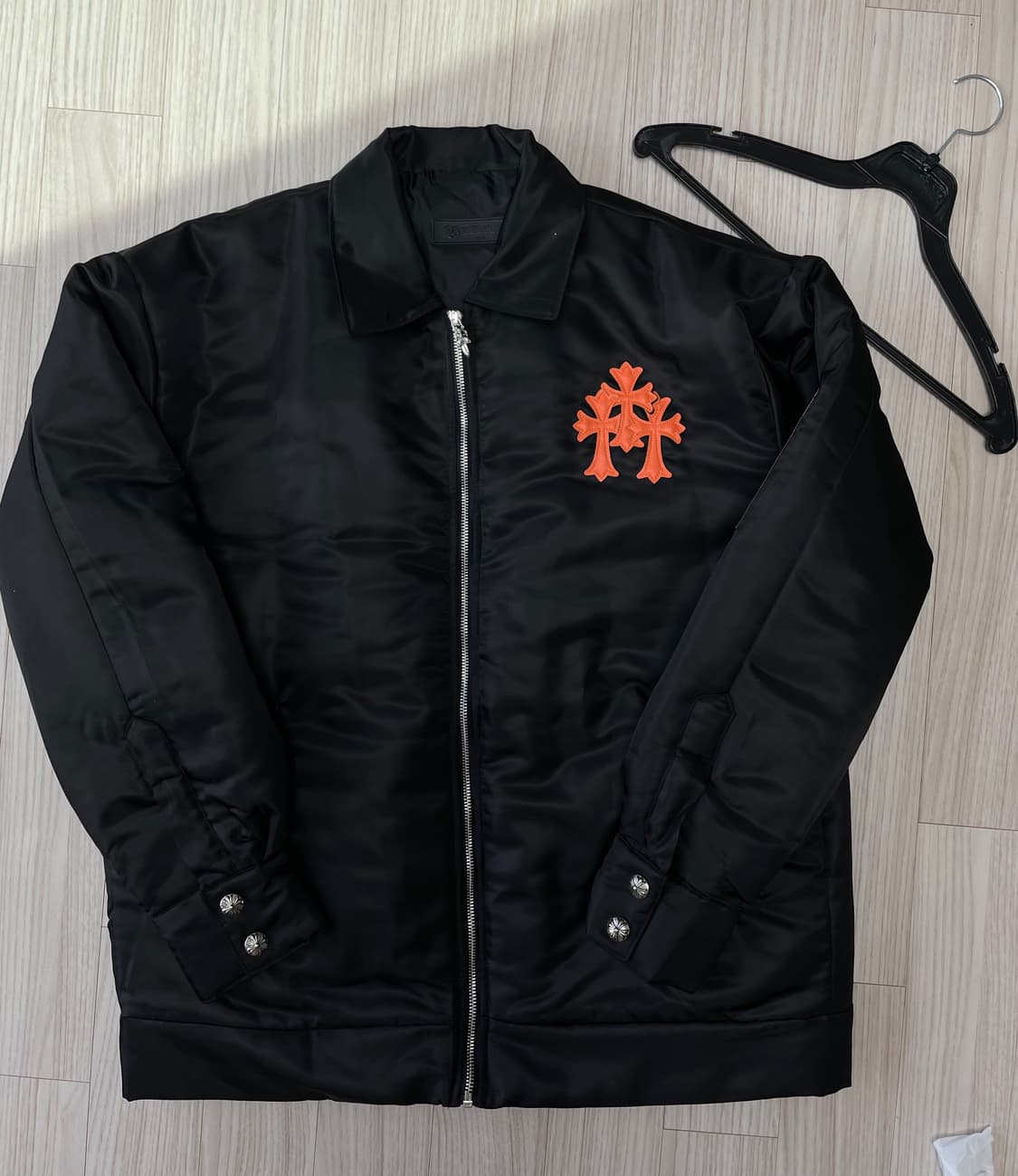 [새상품] 크롬하츠 트리플 로고 나일론 푸퍼 패딩 상품이미지1