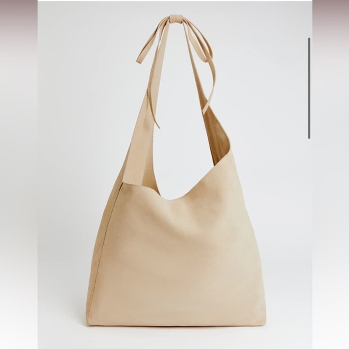 리포메이션 오버사이즈드 비토리아 토트 스웨이드 백 XL 새상품 상품이미지3